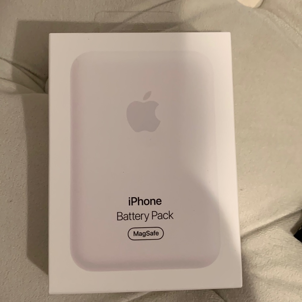 NWT Apple Battery Pack